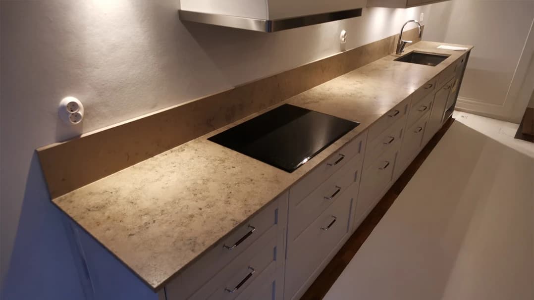 A UK kitchen with its existing pale stone-effect worktop and upstand